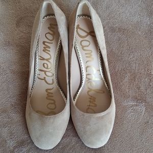 Sam Edelman tan beige suede chunky blocks heel almond toe shoes.Size 7.